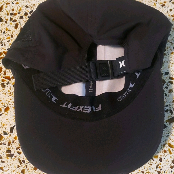 Hurley flexfit hat - Picture 2 of 2